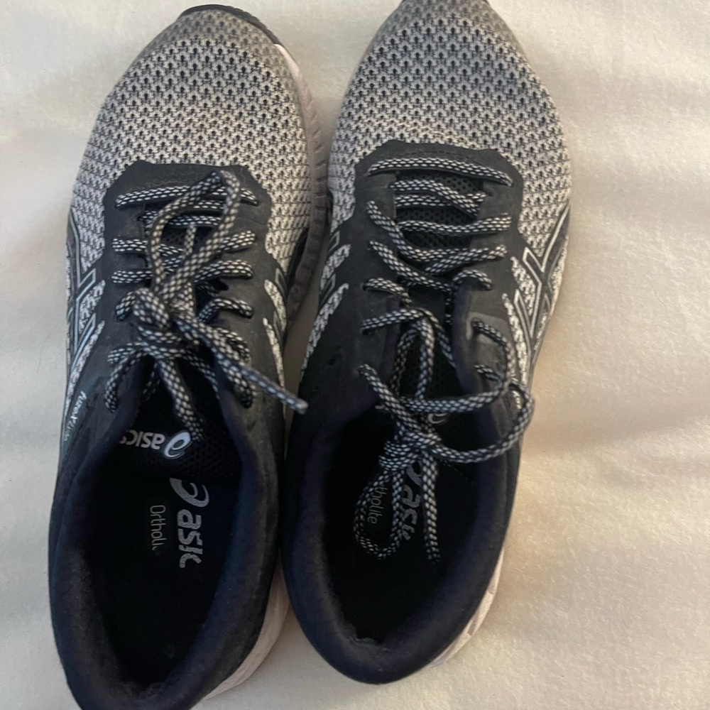 Woman’s ASICS tennis shoes